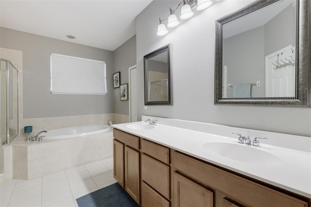 待售: $475,000 (3 贝兹, 2 浴室, 2433 平方英尺)