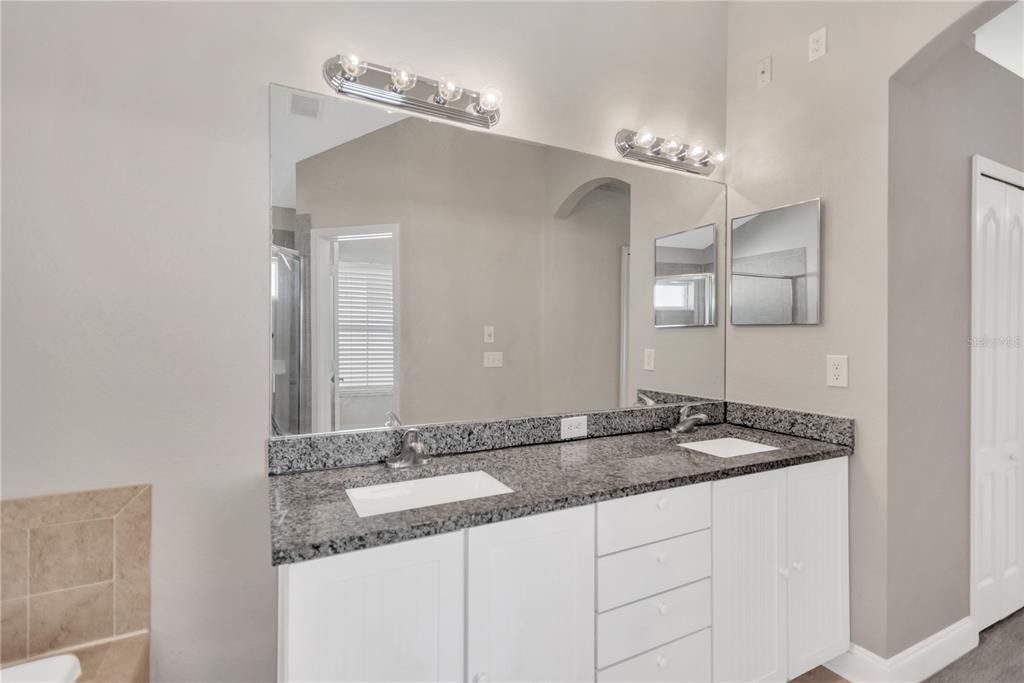 For Sale: $304,900 (3 beds, 2 baths, 1705 Square Feet)