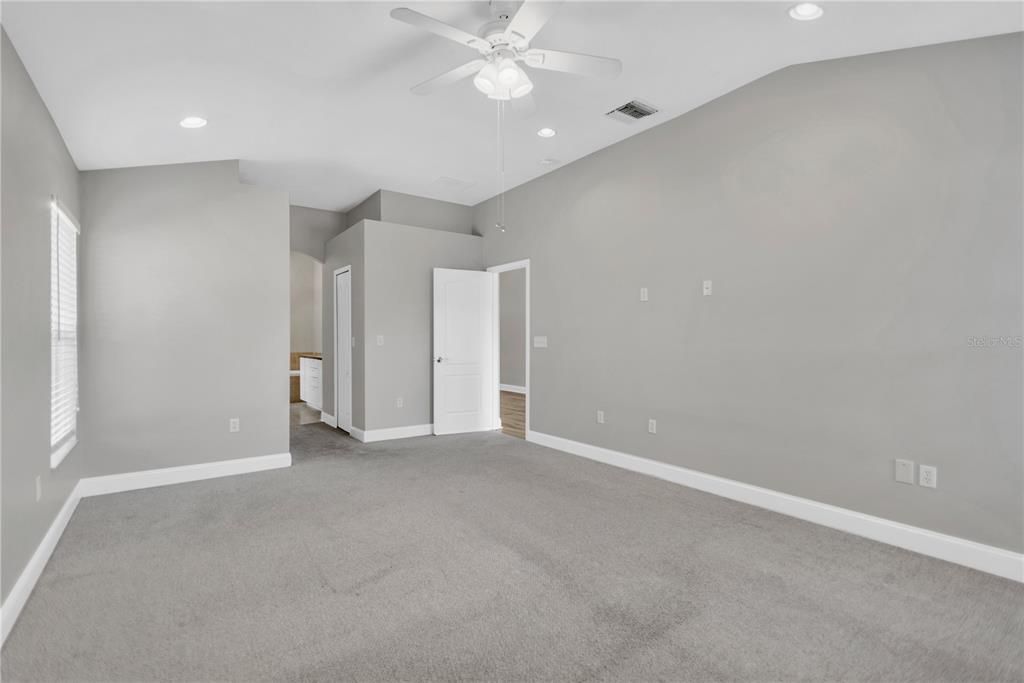 For Sale: $304,900 (3 beds, 2 baths, 1705 Square Feet)