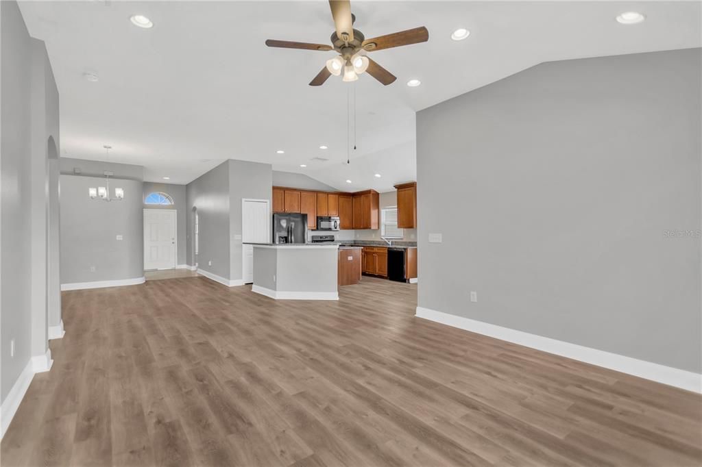 For Sale: $304,900 (3 beds, 2 baths, 1705 Square Feet)