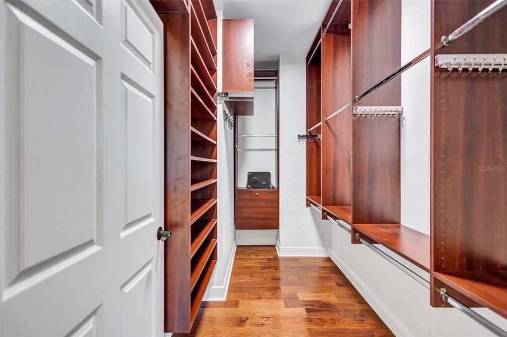 En Venta: $1,125,000 (4 camas, 3 baños, 2989 Pies cuadrados)