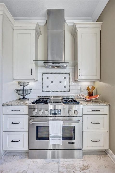 En Venta: $1,125,000 (4 camas, 3 baños, 2989 Pies cuadrados)