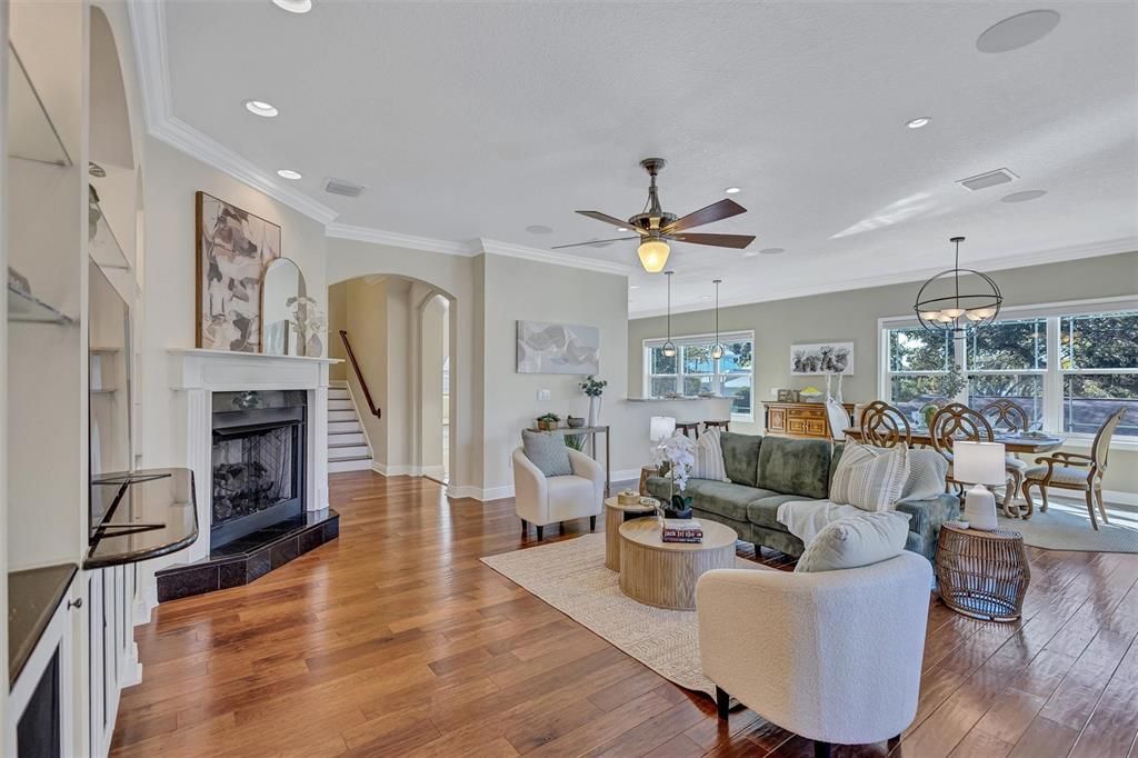 En Venta: $1,125,000 (4 camas, 3 baños, 2989 Pies cuadrados)