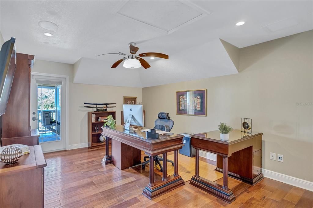 En Venta: $1,125,000 (4 camas, 3 baños, 2989 Pies cuadrados)