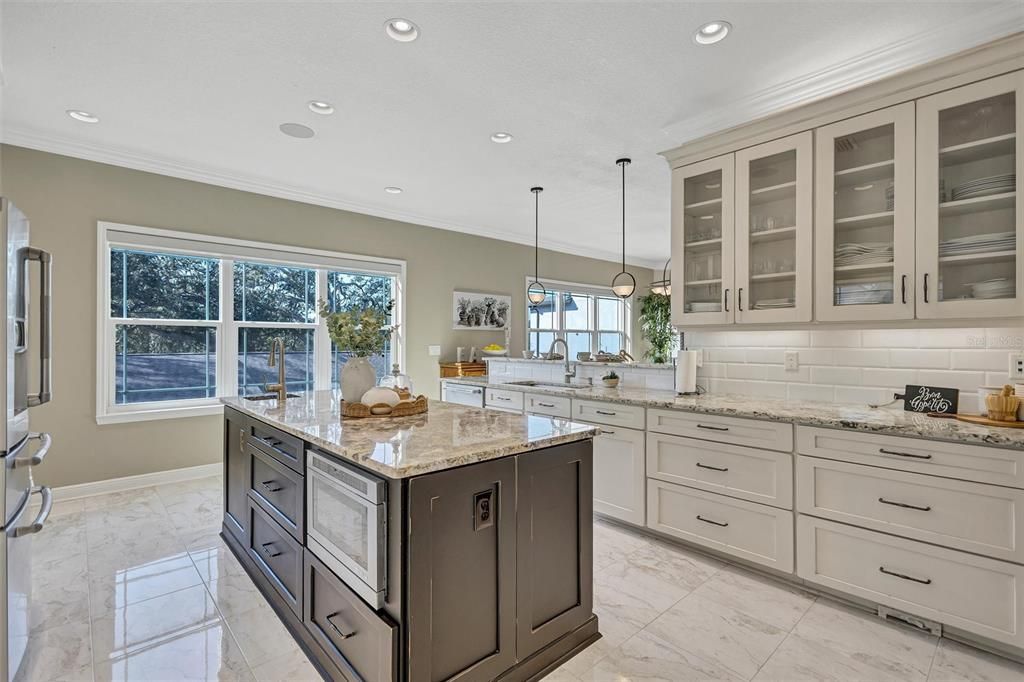 En Venta: $1,125,000 (4 camas, 3 baños, 2989 Pies cuadrados)