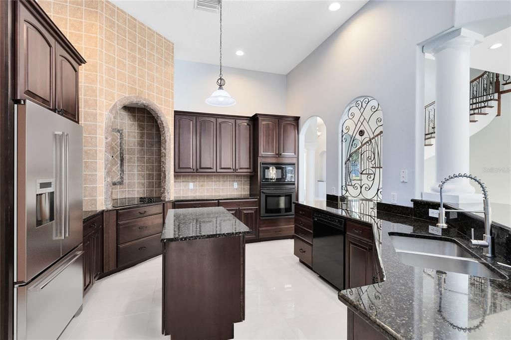 For Sale: $1,590,000 (7 beds, 6 baths, 6337 Square Feet)