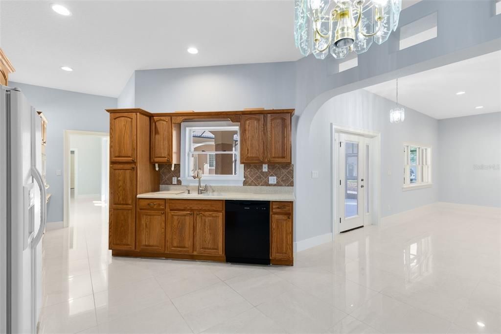 For Sale: $1,590,000 (7 beds, 6 baths, 6337 Square Feet)