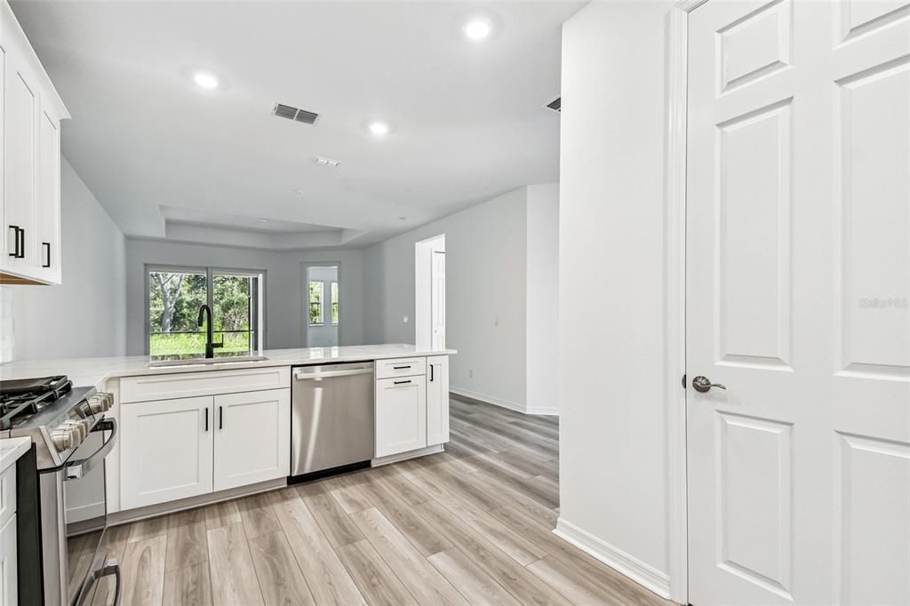 Activo con contrato: $379,999 (2 camas, 2 baños, 1452 Pies cuadrados)