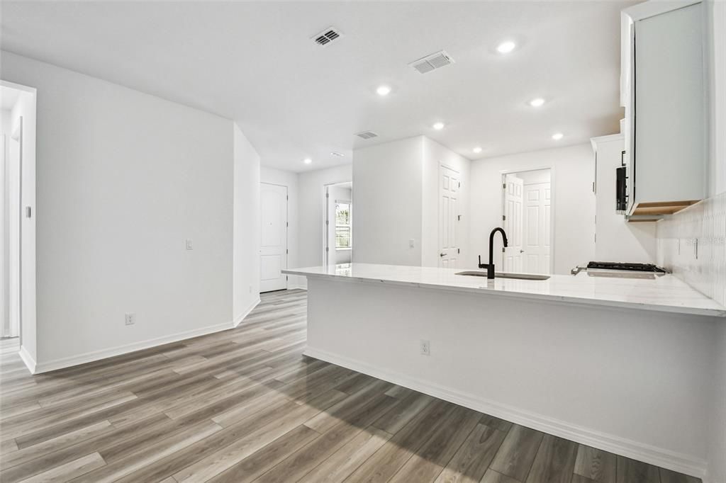 Activo con contrato: $379,999 (2 camas, 2 baños, 1452 Pies cuadrados)