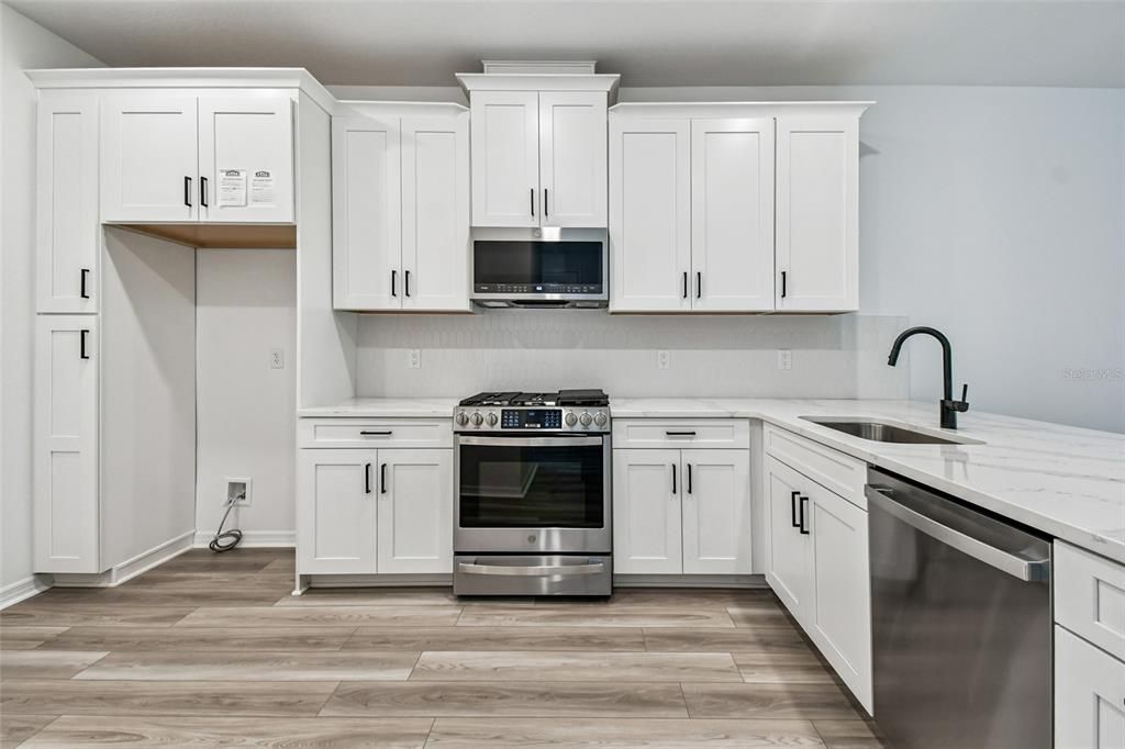 Activo con contrato: $379,999 (2 camas, 2 baños, 1452 Pies cuadrados)