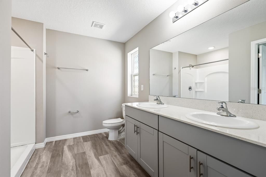 For Rent: $3,100 (5 beds, 3 baths, 2479 Square Feet)