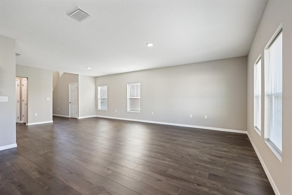 For Rent: $3,100 (5 beds, 3 baths, 2479 Square Feet)