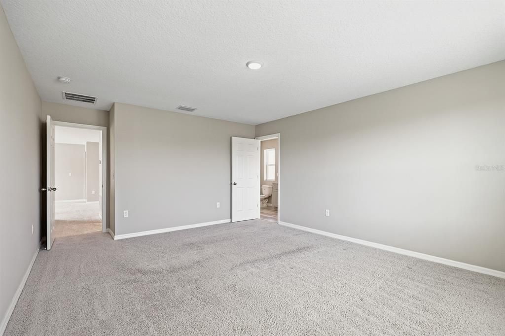 For Rent: $3,100 (5 beds, 3 baths, 2479 Square Feet)