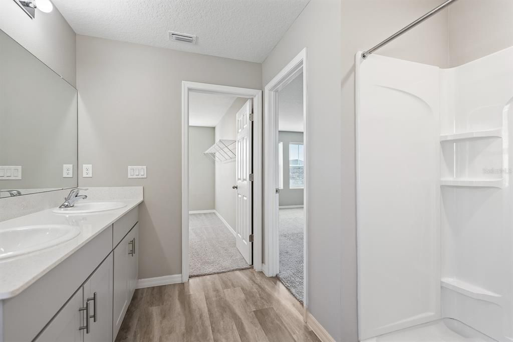 For Rent: $3,100 (5 beds, 3 baths, 2479 Square Feet)