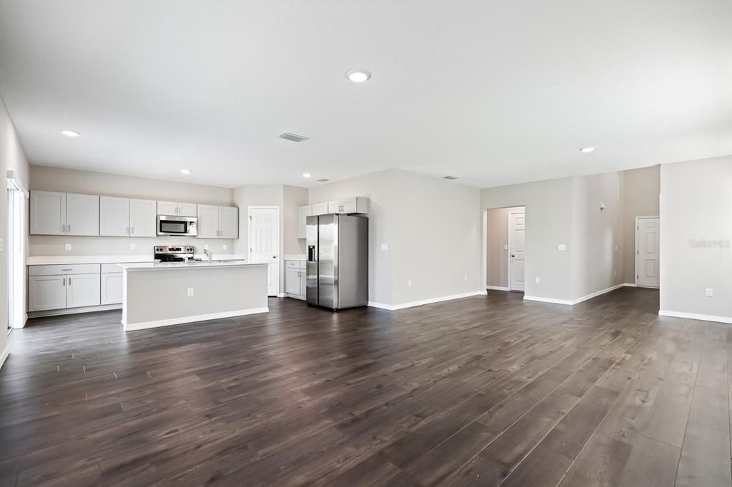 For Rent: $3,100 (5 beds, 3 baths, 2479 Square Feet)