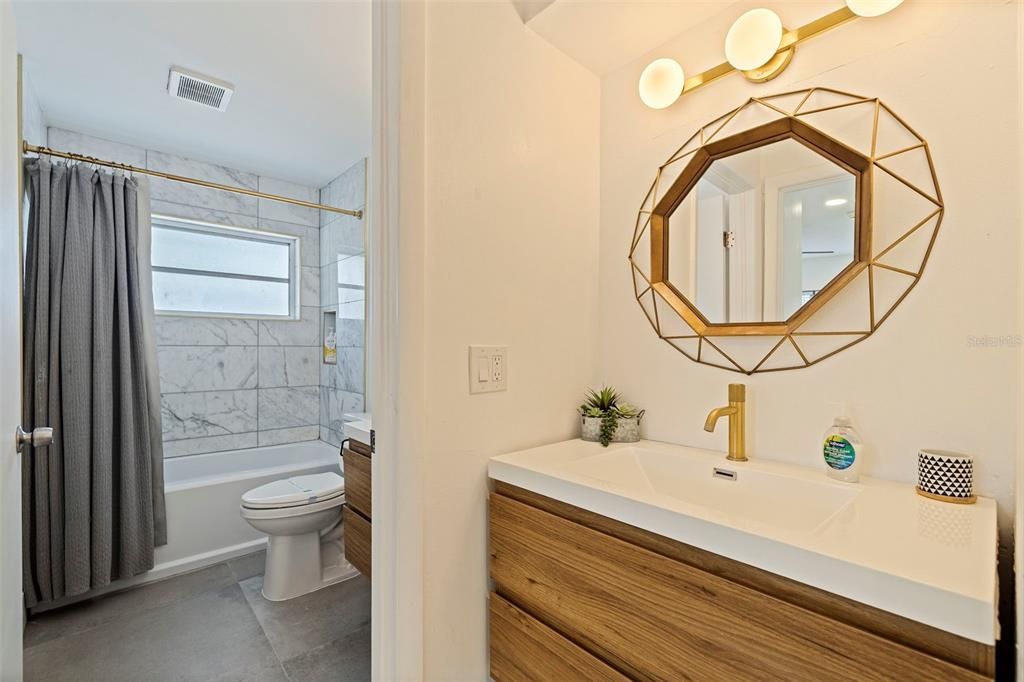 For Sale: $850,000 (7 beds, 4 baths, 2956 Square Feet)