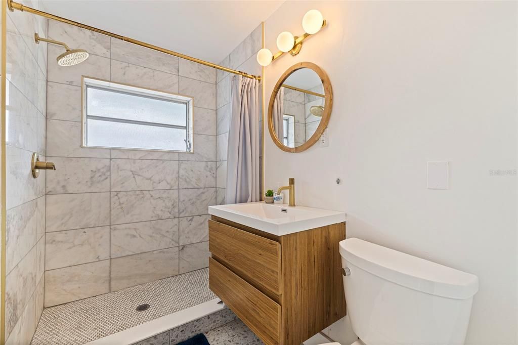 For Sale: $850,000 (7 beds, 4 baths, 2956 Square Feet)