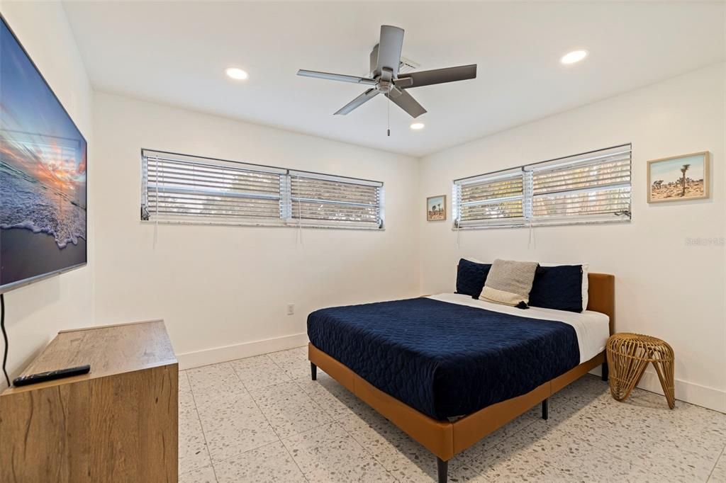 For Sale: $850,000 (7 beds, 4 baths, 2956 Square Feet)