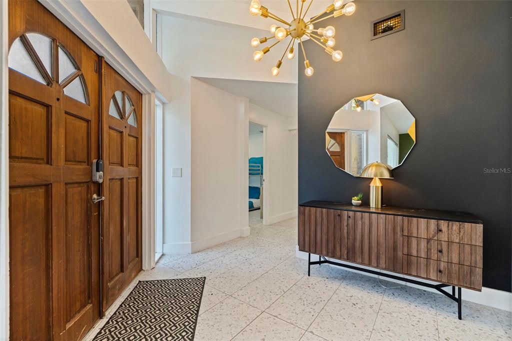 For Sale: $850,000 (7 beds, 4 baths, 2956 Square Feet)