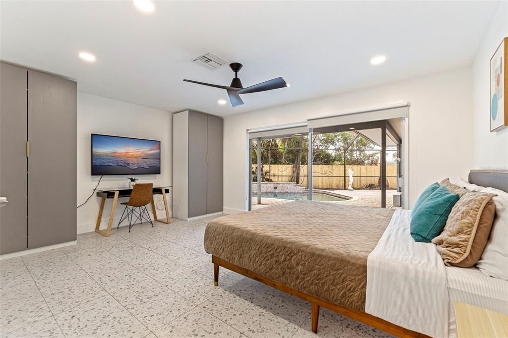 For Sale: $850,000 (7 beds, 4 baths, 2956 Square Feet)