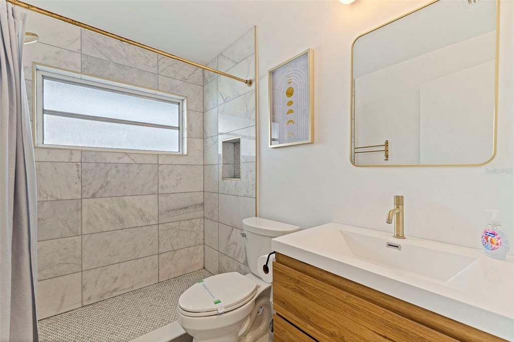 For Sale: $850,000 (7 beds, 4 baths, 2956 Square Feet)