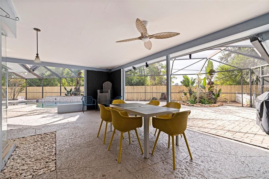 For Sale: $850,000 (7 beds, 4 baths, 2956 Square Feet)