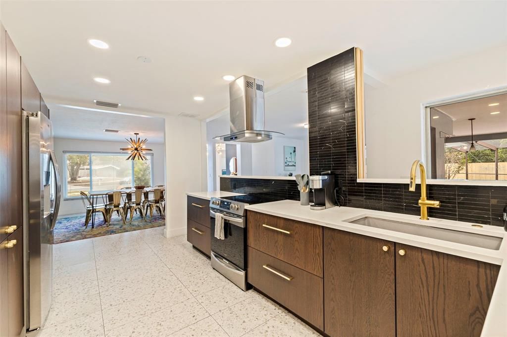 For Sale: $850,000 (7 beds, 4 baths, 2956 Square Feet)