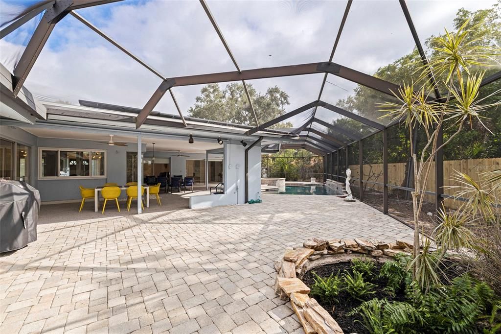 For Sale: $850,000 (7 beds, 4 baths, 2956 Square Feet)