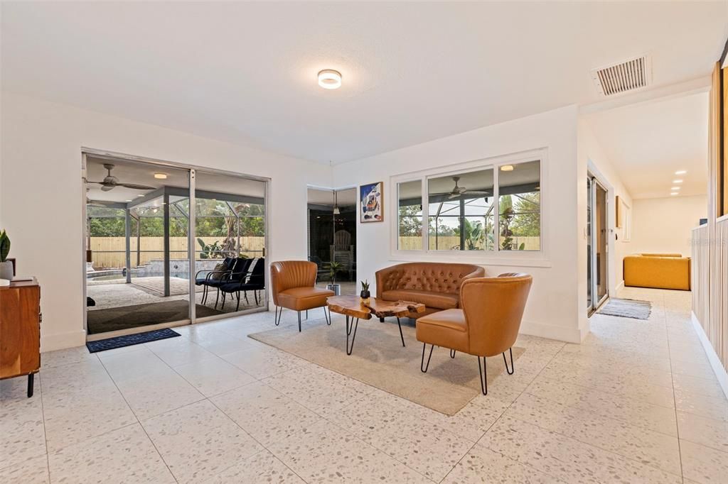 For Sale: $850,000 (7 beds, 4 baths, 2956 Square Feet)