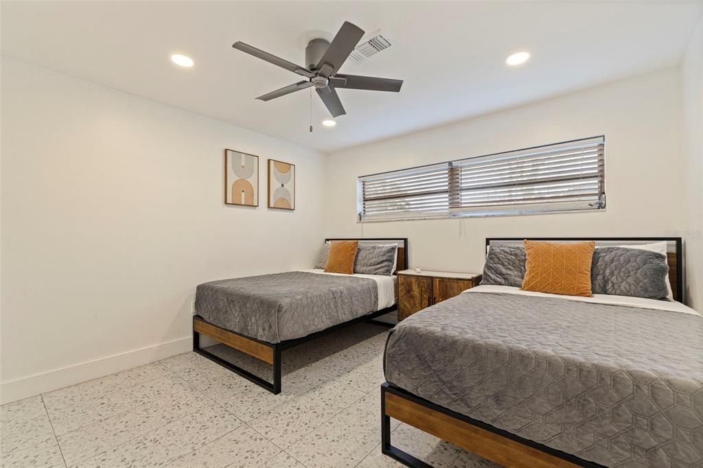 For Sale: $850,000 (7 beds, 4 baths, 2956 Square Feet)