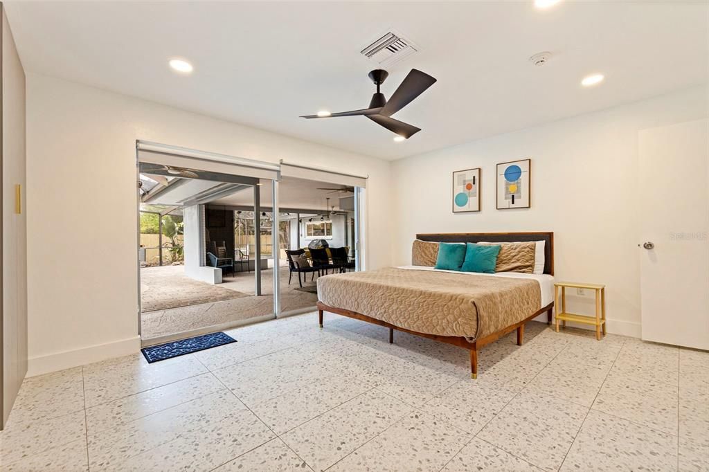 For Sale: $850,000 (7 beds, 4 baths, 2956 Square Feet)