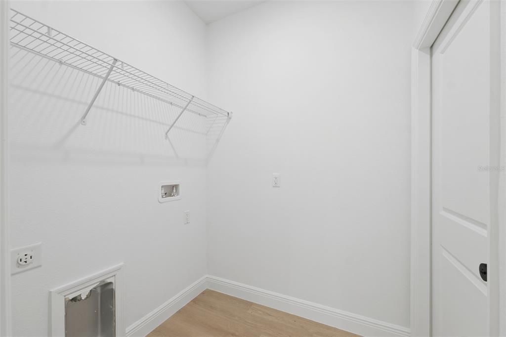 For Sale: $309,000 (4 beds, 2 baths, 1751 Square Feet)