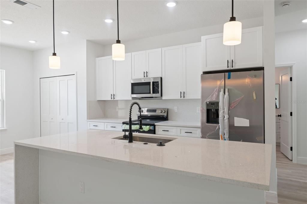 For Sale: $309,000 (4 beds, 2 baths, 1751 Square Feet)