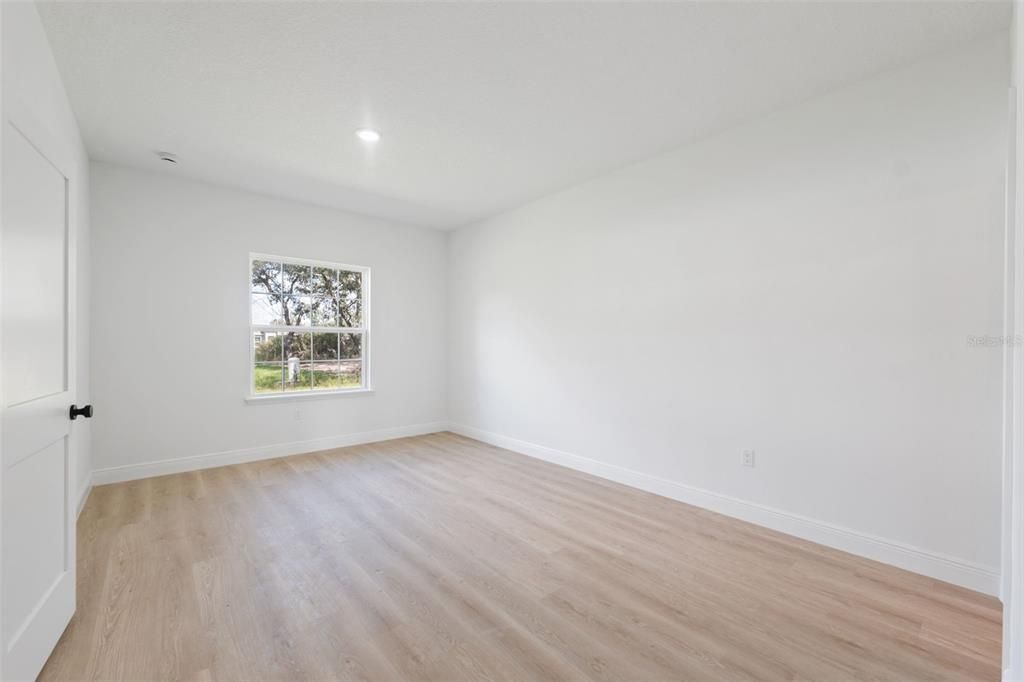 For Sale: $309,000 (4 beds, 2 baths, 1751 Square Feet)