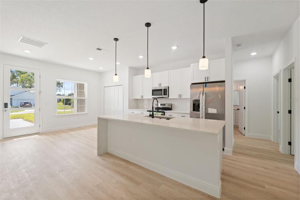 For Sale: $309,000 (4 beds, 2 baths, 1751 Square Feet)