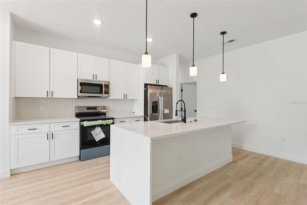 For Sale: $309,000 (4 beds, 2 baths, 1751 Square Feet)