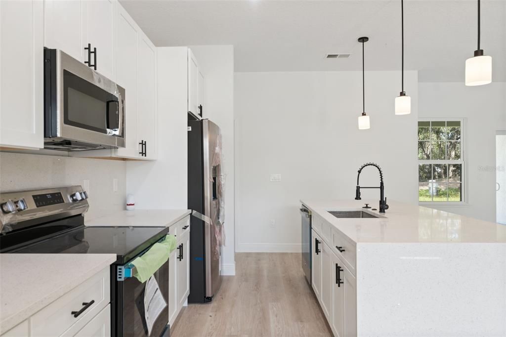 For Sale: $309,000 (4 beds, 2 baths, 1751 Square Feet)