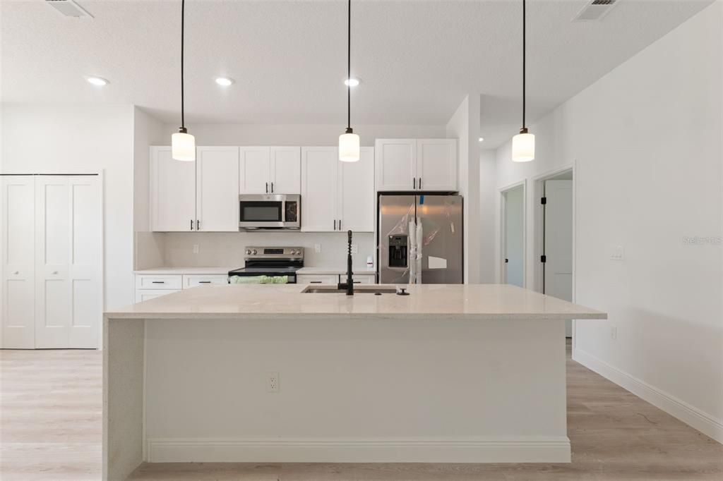 For Sale: $309,000 (4 beds, 2 baths, 1751 Square Feet)