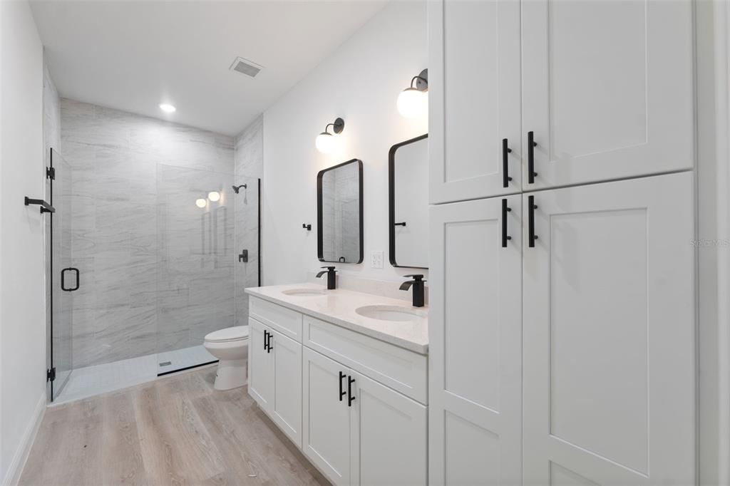 For Sale: $309,000 (4 beds, 2 baths, 1751 Square Feet)