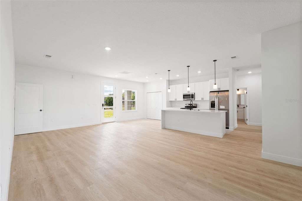 For Sale: $309,000 (4 beds, 2 baths, 1751 Square Feet)