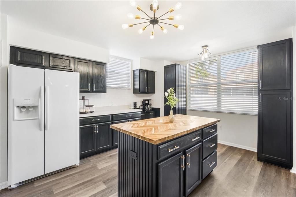 For Sale: $599,000 (4 beds, 3 baths, 2842 Square Feet)