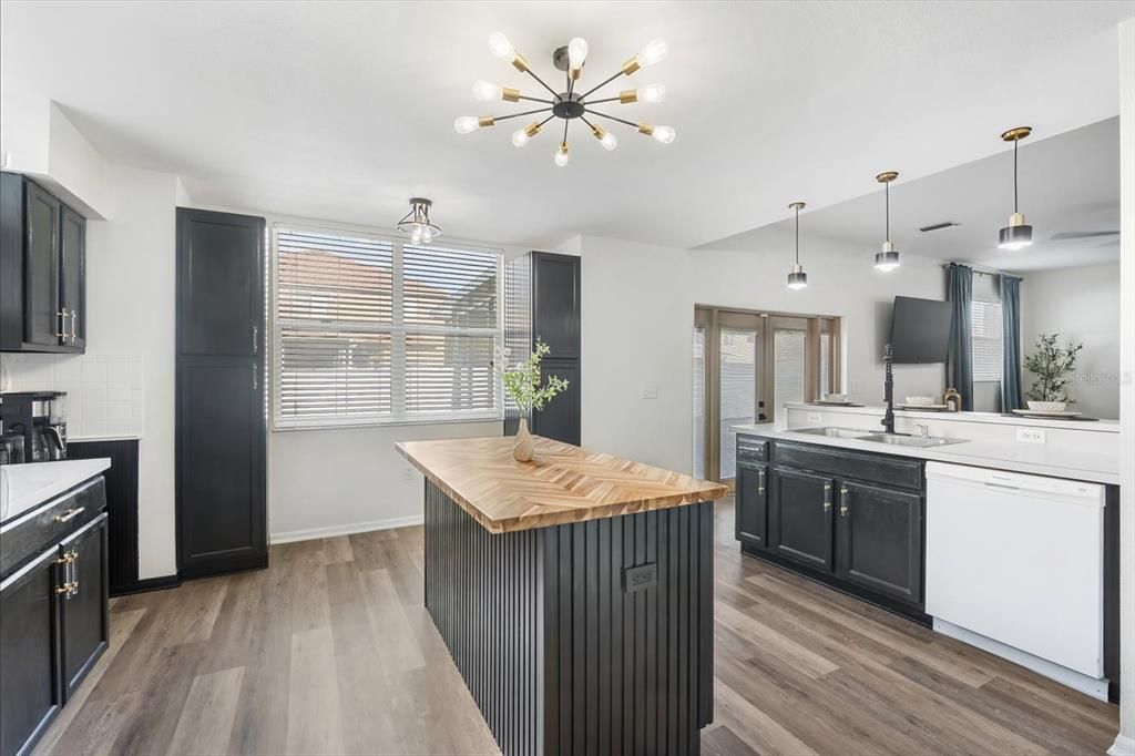 For Sale: $599,000 (4 beds, 3 baths, 2842 Square Feet)