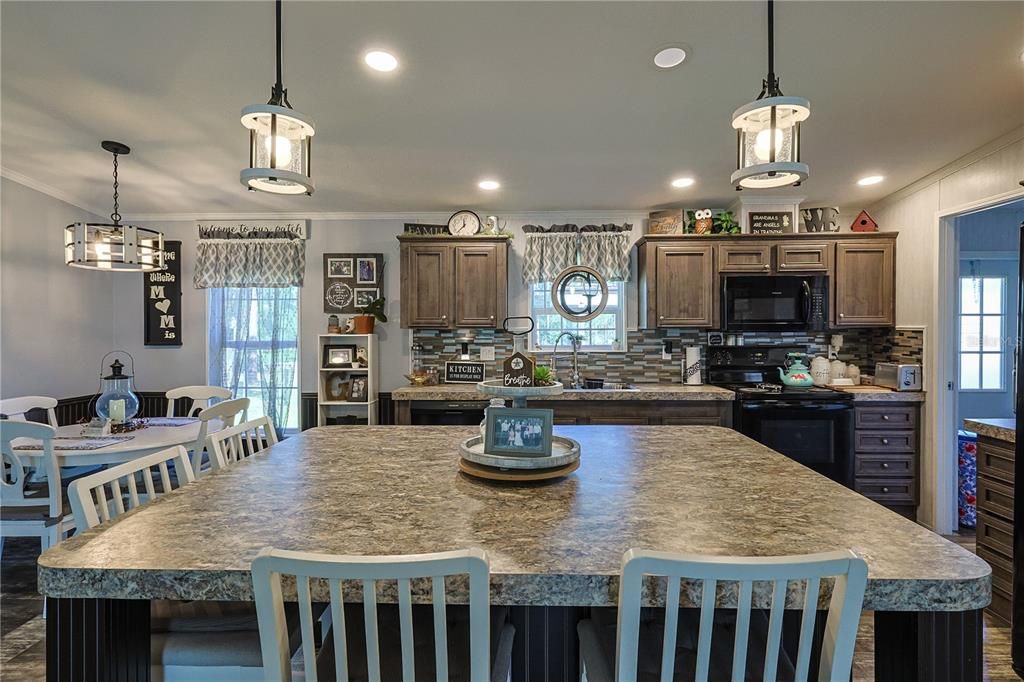 For Sale: $307,100 (3 beds, 2 baths, 1404 Square Feet)