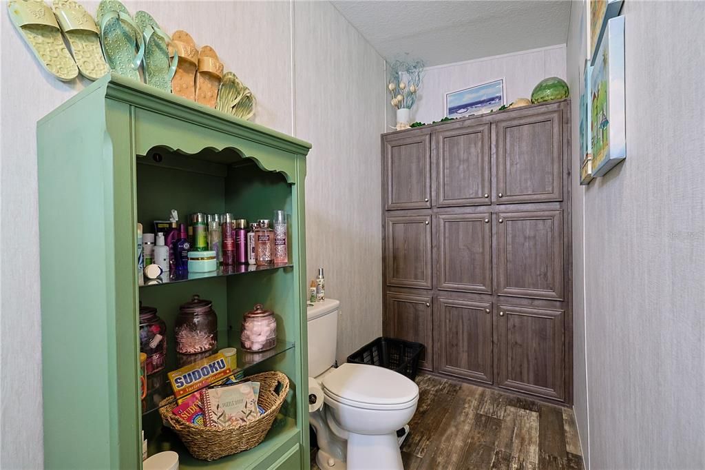 For Sale: $307,100 (3 beds, 2 baths, 1404 Square Feet)