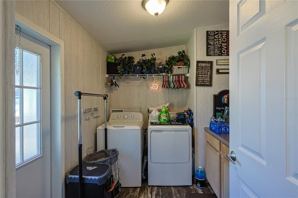 For Sale: $307,100 (3 beds, 2 baths, 1404 Square Feet)