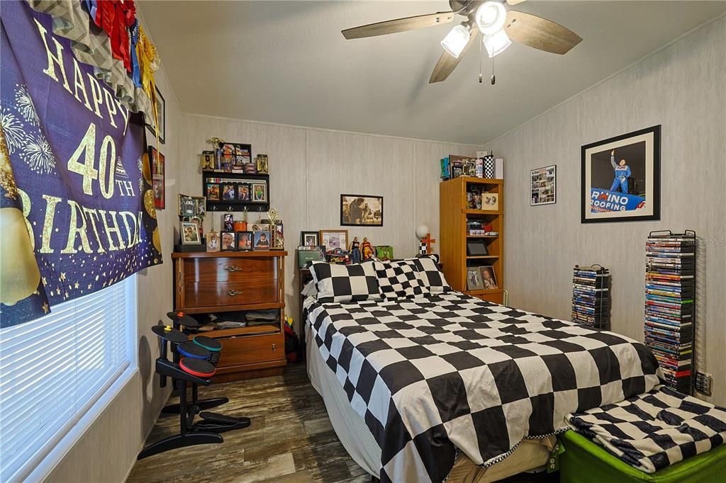 For Sale: $307,100 (3 beds, 2 baths, 1404 Square Feet)