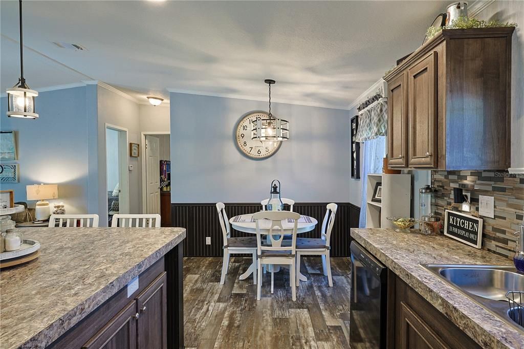 For Sale: $307,100 (3 beds, 2 baths, 1404 Square Feet)