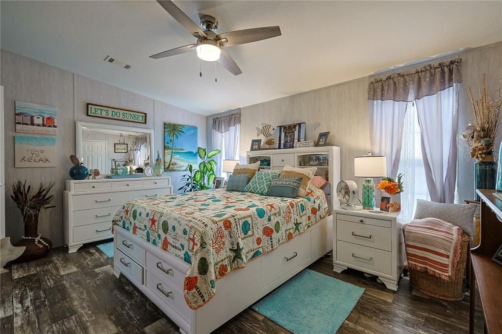 For Sale: $307,100 (3 beds, 2 baths, 1404 Square Feet)