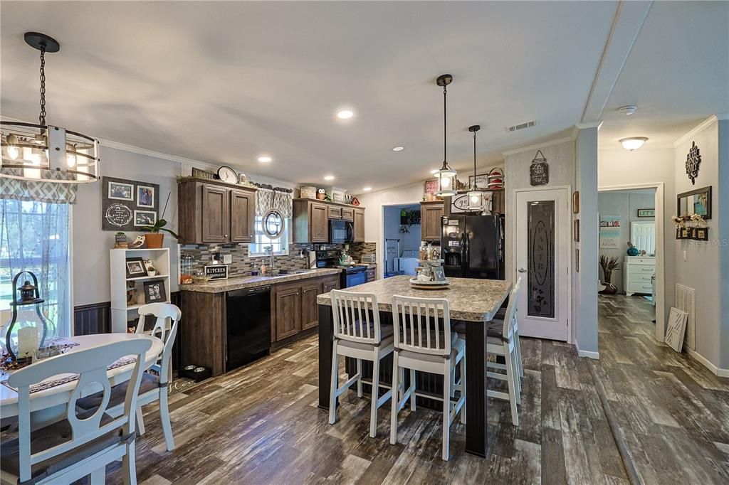 For Sale: $307,100 (3 beds, 2 baths, 1404 Square Feet)