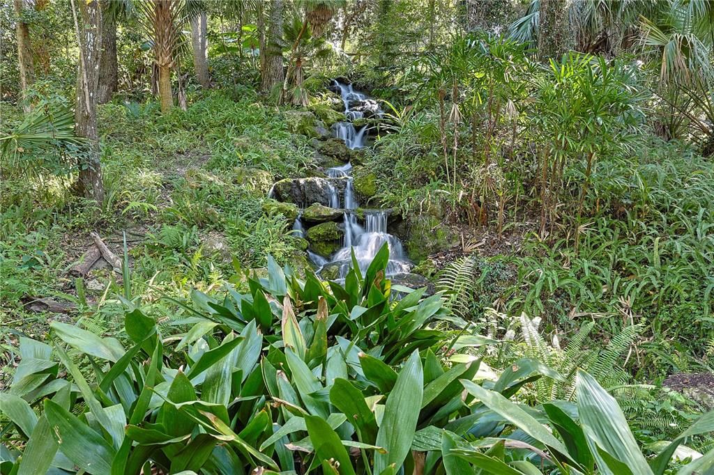 For Sale: $307,100 (3 beds, 2 baths, 1404 Square Feet)